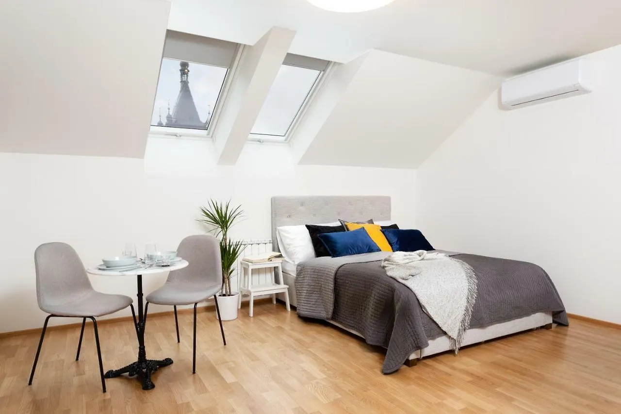 Cosy New Town Attic Studio kontakter